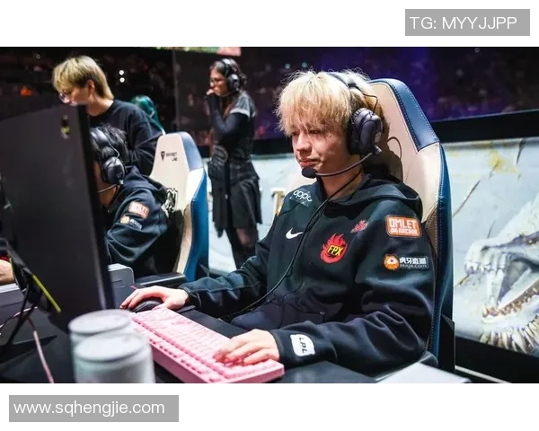 全球总决赛特别报道揭示FPX战队从默默无闻到巅峰荣耀的成长历程实时新闻